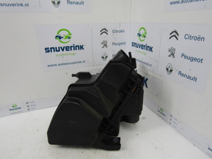 Begagnade Luftfilterhus Renault Twingo III (AH) 1.0 SCe 70 12V Pris € 25,48 Marginaltabell erbjuds av Snuverink Autodemontage