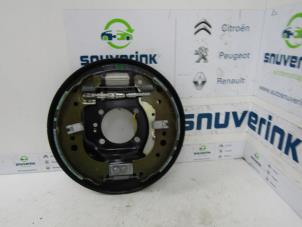 Used Brake anchor plate Renault Twingo III (AH) 1.0 SCe 70 12V Price € 45,00 Margin scheme offered by Snuverink Autodemontage