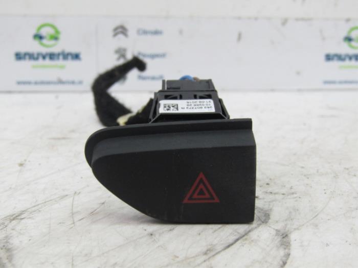 Panic lighting switch from a Renault Clio IV Estate/Grandtour (7R) 1.5 Energy dCi 90 FAP 2015