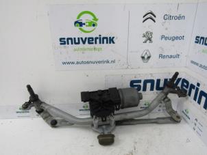 Używane Silnik i mechanizm wycieraczki Peugeot 2008 (CU) 1.2 12V e-THP PureTech 110 Cena € 35,00 Procedura marży oferowane przez Snuverink Autodemontage
