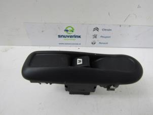 Begagnade Brytare, eldrivna fönster Peugeot 406 Coupé (8C) 2.0 16V Pris € 25,00 Marginaltabell erbjuds av Snuverink Autodemontage