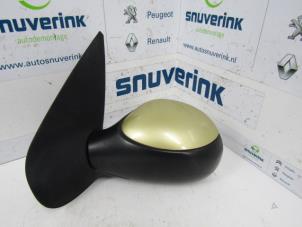 Used Wing mirror, left Peugeot 206 SW (2E/K) 1.6 16V Price € 25,33 Margin scheme offered by Snuverink Autodemontage