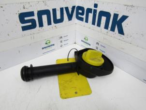 Used Oil fill pipe Renault Clio III (BR/CR) 1.2 16V 75 Price € 35,00 Margin scheme offered by Snuverink Autodemontage