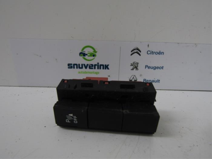 Usados Interruptor PDC Citroen Jumpy (G9) 2.0 HDiF 16V 125 Precio € 18,14 IVA incluido ofrecido por Snuverink Autodemontage