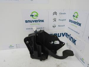 Used Brake pedal Renault Master IV (MA/MB/MC/MD/MH/MF/MG/MH) 2.3 dCi 16V Price € 48,40 Inclusive VAT offered by Snuverink Autodemontage