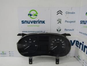Gebrauchte Instrumentenbrett Renault Master III (FD/HD) 2.5 dCi 120 FAP Preis auf Anfrage angeboten von Snuverink Autodemontage