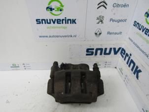 Used Front brake calliper, right Renault Master III (FD/HD) 2.5 dCi 120 FAP Price € 32,66 Inclusive VAT offered by Snuverink Autodemontage
