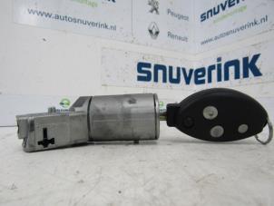 Used Ignition lock + key Citroen C5 II Break (RE) 2.0 HDiF 16V Price on request offered by Snuverink Autodemontage