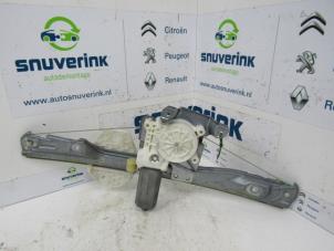 Used Rear door window mechanism 4-door, right Renault Clio II (BB/CB) 1.6 16V Price on request offered by Snuverink Autodemontage