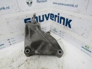 Usagé Support boîte de vitesse Renault Twingo II (CN) 1.2 16V Prix € 30,00 Règlement à la marge proposé par Snuverink Autodemontage