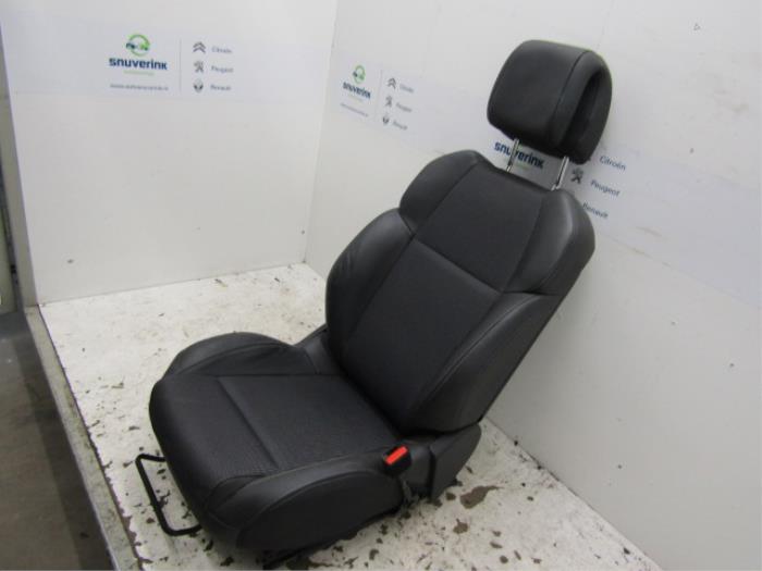 Fotel prawy z Peugeot 508 (8D) 2.0 Hybrid4 16V 2012