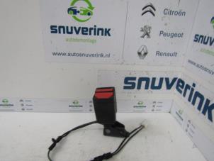 Used Rear seatbelt buckle, left Peugeot 508 (8D) 2.0 Hybrid4 16V Price € 30,00 Margin scheme offered by Snuverink Autodemontage