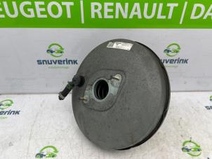 Używane Wspomaganie hamulców Renault Trafic New (FL) 1.9 dCi 100 16V Cena € 121,00 Z VAT oferowane przez Snuverink Autodemontage