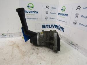 Used Power steering pump Peugeot Partner (GC/GF/GG/GJ/GK) 1.6 HDI 90 16V Price € 90,75 Inclusive VAT offered by Snuverink Autodemontage