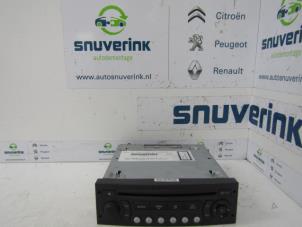 Używane Radio Peugeot Partner Tepee (7A/B/C/D/E/F/G/J/P/S) 1.6 VTI 120 16V Phase 1 Cena € 50,82 Z VAT oferowane przez Snuverink Autodemontage