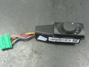 Used Air conditioning switch Peugeot 5008 I (0A/0E) 1.6 THP 16V Price on request offered by Snuverink Autodemontage
