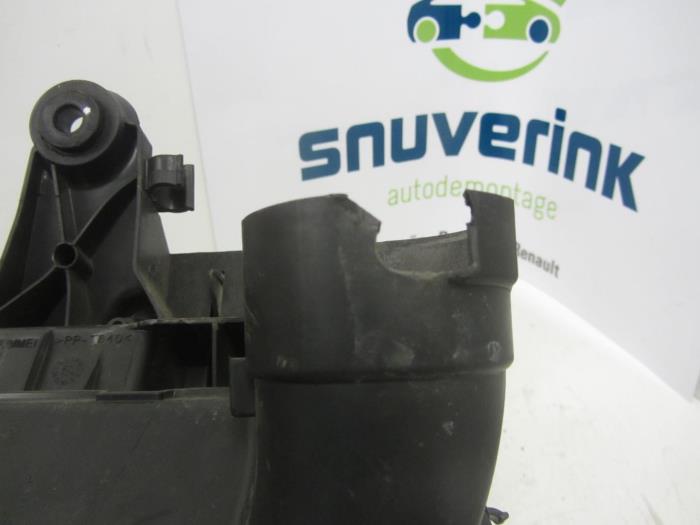 Air box from a Peugeot 5008 I (0A/0E) 1.6 HDiF 16V 2011