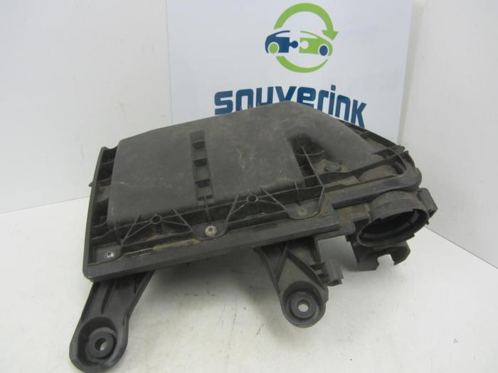 Air box from a Peugeot 5008 I (0A/0E) 1.6 HDiF 16V 2011