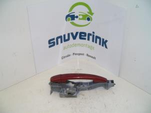 Used Rear door handle 4-door, left Peugeot 5008 I (0A/0E) 1.6 HDiF 16V Price € 25,00 Margin scheme offered by Snuverink Autodemontage