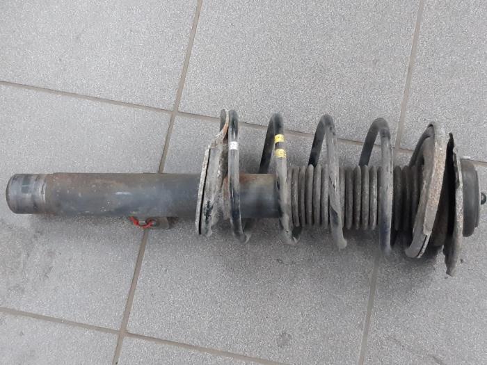 Front shock absorber rod, right from a Peugeot 206+ (2L/M) 1.4 XS 2011