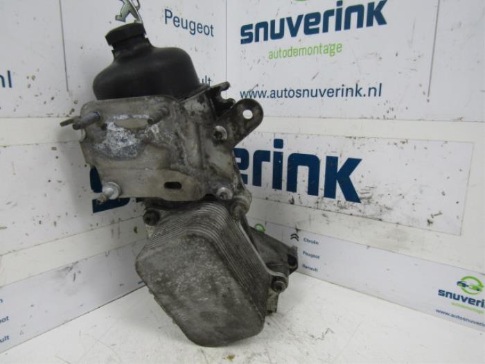 Oil filter housing from a Citroën Jumpy (G9) 1.6 HDI 2015