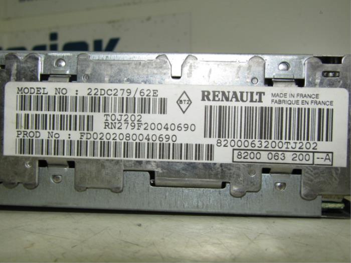 Radio z Renault Laguna II (BG) 1.8 16V 2002