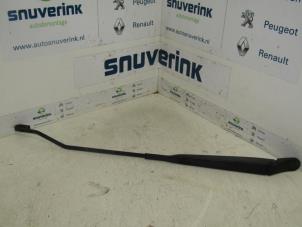 Used Front wiper arm Renault Kangoo Express (FW) 1.5 dCi 105 FAP Price € 30,25 Inclusive VAT offered by Snuverink Autodemontage