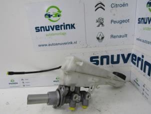 Używane Glówny cylinder hamulcowy Peugeot Expert (VA/VB/VE/VF/VY) 2.0 Blue HDi 120 16V Cena € 48,40 Z VAT oferowane przez Snuverink Autodemontage