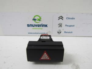 Used Panic lighting switch Peugeot Expert (VA/VB/VE/VF/VY) 2.0 Blue HDi 120 16V Price € 24,20 Inclusive VAT offered by Snuverink Autodemontage