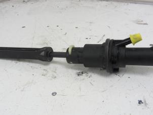 Used Clutch master cylinder Citroen C3 (SC) 1.1 Price on request offered by Snuverink Autodemontage