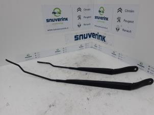 Usagé Bras essuie-glace avant Citroen C3 (SC) 1.4 16V VTi Prix sur demande proposé par Snuverink Autodemontage