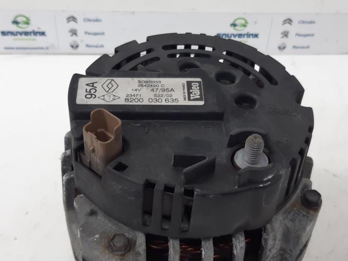 Dynamo van een Renault Scénic I (JA) 2.0 16V IDE 2002