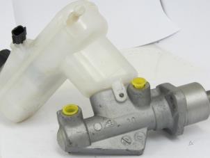 Used Master cylinder Renault Twingo II (CN) 1.2 16V LEV Price € 44,99 Margin scheme offered by Snuverink Autodemontage