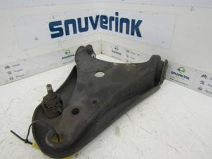 Usagé Bras de suspension avant gauche Renault Twingo II (CN) 1.2 16V LEV Prix € 30,00 Règlement à la marge proposé par Snuverink Autodemontage