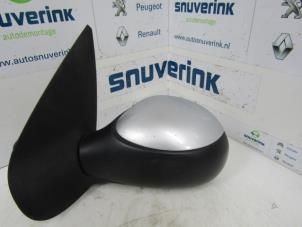 Used Wing mirror, left Peugeot 206 SW (2E/K) 1.4 Price € 25,33 Margin scheme offered by Snuverink Autodemontage