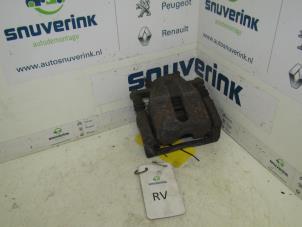 Used Front brake calliper, right Renault Clio III Estate/Grandtour (KR) 1.2 16V TCE 100 Price € 26,99 Margin scheme offered by Snuverink Autodemontage