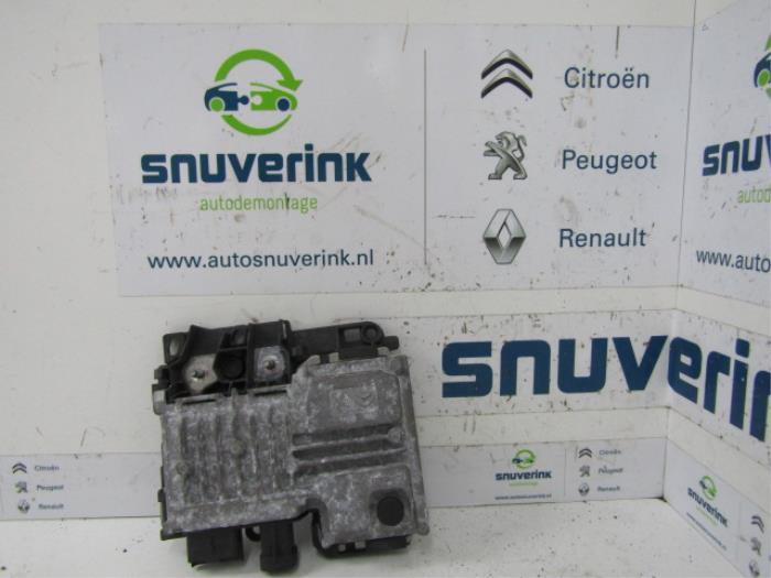 Używane Sterownik Start/Stop Peugeot 2008 (CU) 1.2 12V e-THP PureTech 110 Cena € 50,00 Procedura marży oferowane przez Snuverink Autodemontage