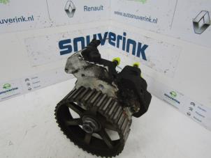 Used Mechanical fuel pump Renault Trafic New (FL) 1.9 dCi 82 16V Price on request offered by Snuverink Autodemontage
