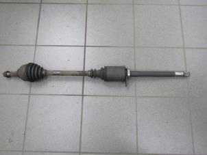 Used Front drive shaft, right Renault Trafic New (FL) 1.9 dCi 82 16V Price on request offered by Snuverink Autodemontage