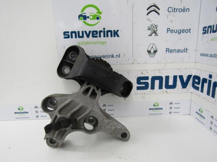 Engine mount from a Renault Clio IV (5R) 1.5 Energy dCi 90 FAP 2014