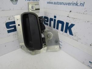 Used Sliding door handle, right Peugeot Partner Combispace 1.6 16V Price € 15,00 Margin scheme offered by Snuverink Autodemontage