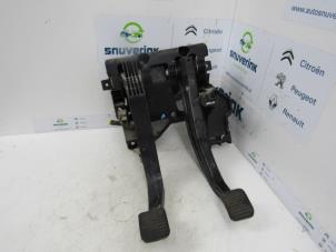 Usados Pedal de embrague Citroen Jumper (U9) 2.2 HDi 100 Euro 4 Precio € 181,50 IVA incluido ofrecido por Snuverink Autodemontage