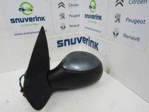 Used Wing mirror, left Peugeot 206 (2A/C/H/J/S) 1.4 16V Price € 25,33 Margin scheme offered by Snuverink Autodemontage