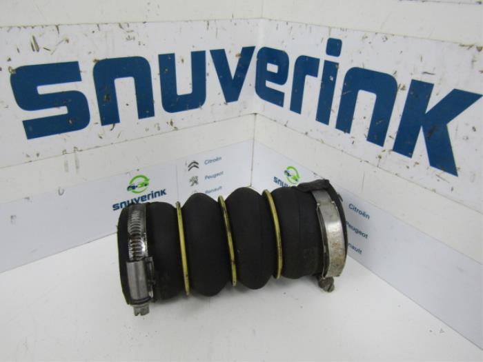 Gebrauchte Intercooler Schlauch Citroen DS3 (SA) 1.6 e-HDi Preis € 30,25 Mit Mehrwertsteuer angeboten von Snuverink Autodemontage