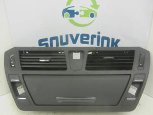Używane Kratka wentylacyjna deski rozdzielczej Citroen C4 Picasso (UD/UE/UF) 1.8 16V Cena € 50,00 Procedura marży oferowane przez Snuverink Autodemontage