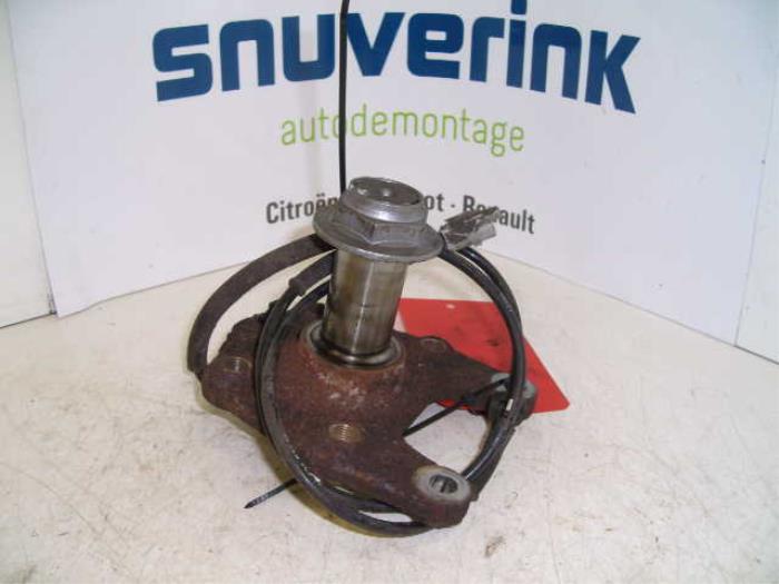Rear axle journal from a Citroën C4 Picasso (UD/UE/UF) 1.8 16V 2007