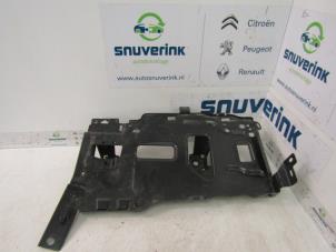 Usagé Boîtier de batterie Citroen C4 Picasso (3D/3E) 1.2 12V PureTech 130 Prix € 30,00 Règlement à la marge proposé par Snuverink Autodemontage