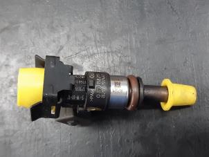 Used Injector (petrol injection) Renault Megane III Coupe (DZ) 2.0 16V TCe 180 Price € 50,00 Margin scheme offered by Snuverink Autodemontage