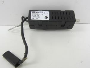 Used Antenna Renault Captur (2R) 0.9 Energy TCE 12V Price € 10,00 Margin scheme offered by Snuverink Autodemontage