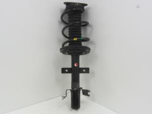 Used Front shock absorber rod, right Renault Captur (2R) 0.9 Energy TCE 12V Price € 50,00 Margin scheme offered by Snuverink Autodemontage